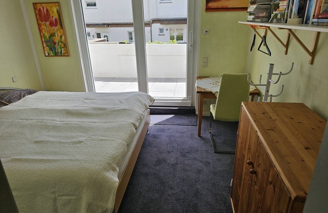 2 rooms in the "WG-Haus" / guest house, quiet location, single room and double room with private bathroom