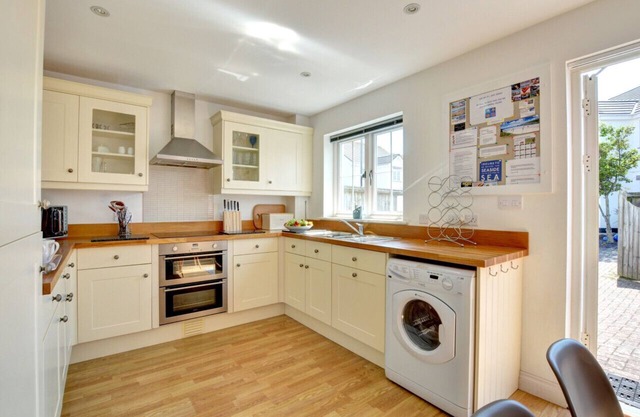 2 Rose Terrace - Three Bedroom House, Sleeps 6