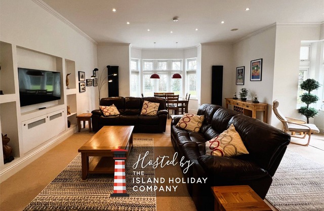 2 Shanklin Manor