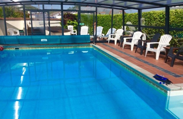 2 ~ Petite promenade ~ Plage ~ Pubs ~ Commerces: Piscine Htd + Hottub + Jardin + BBQ + WiFi GRATUIT