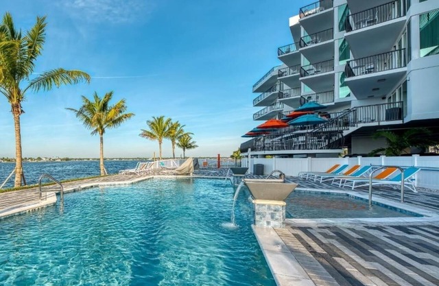 2 Spacious Suites by the Bay – Walk to Everything in Treasure Island!