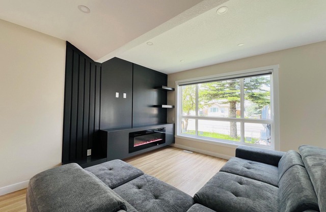 2 Storey Home near YYC Airport
