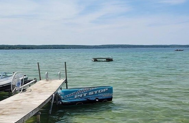 Maison de 2 étages en face du magnifique lac Portage.