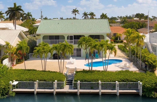 2 story home w/ 7 bedrooms,4 baths, private pool, 60ft of dockage, ample parking