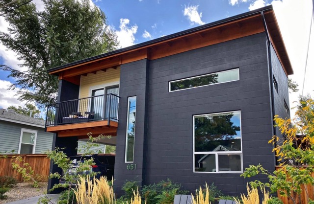 2 Sumptuous Master Suites - 8 min walk to DOWNTOWN!