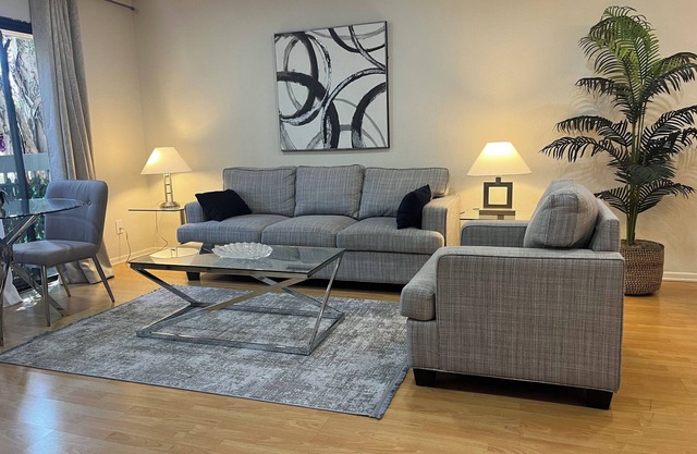 2. Terrific Apartment 2-bdrm, 2-bath, City Center