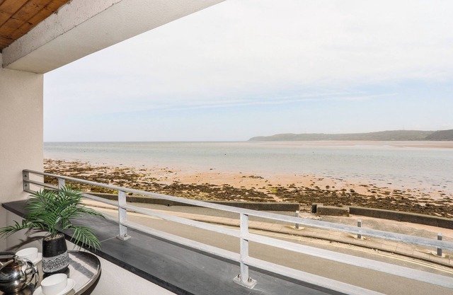 2 THE QUAY, pet friendly, character holiday cottage in Pentraeth