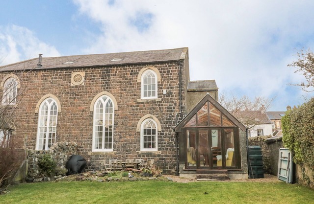 2 THE REFORMED CHURCH, character holiday cottage in Embleton