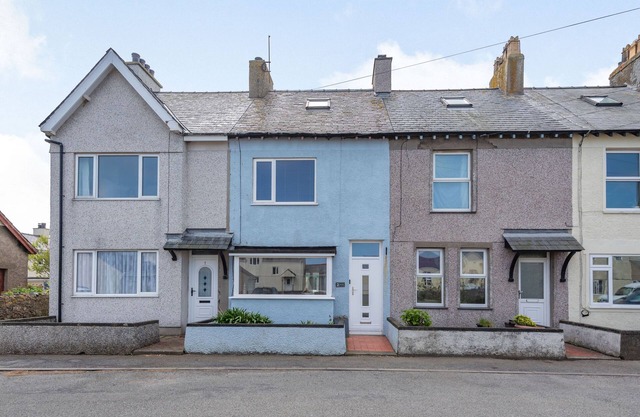 2 Tregof Terrace, CEMAES BAY