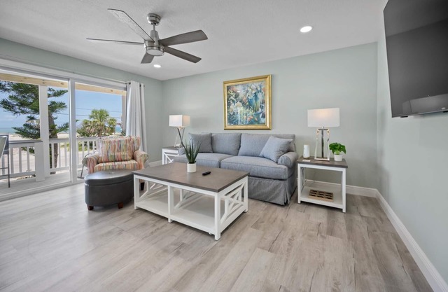 2-Unit Beach Combo – Bikes, Sand & Sunsets