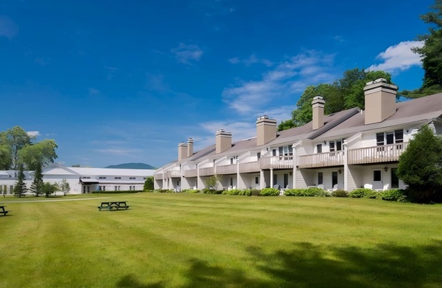 2 Units Mountain Retreat w/Golf, Spa, Heated Pool | Hiking & Minutes to Bromley