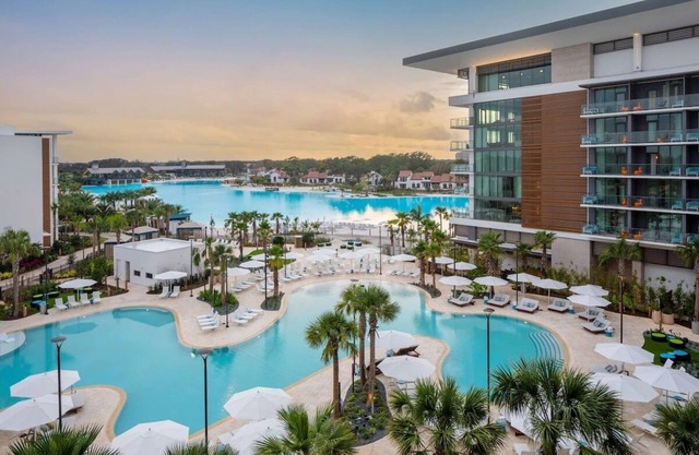 2 Units with Balcony Near SeaWorld Orlando! Outdoor Pool Onsite!