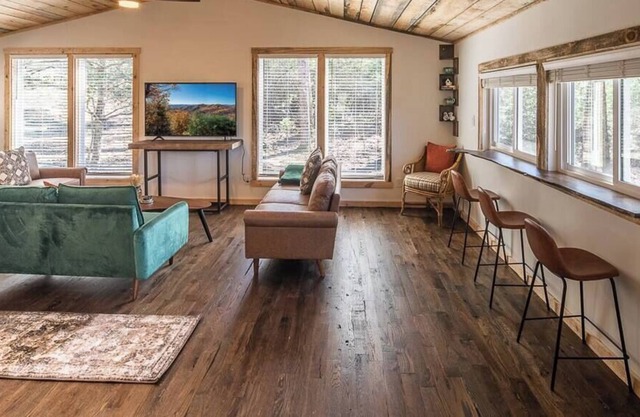 2 Updated Cottages on 6 acres w/ Views & Quick Access to the Blue Ridge Parkway!
