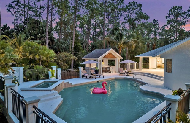 2 Villas, Pickleball/Basketball, Resort style heated pool/Hot tub, Naples escape