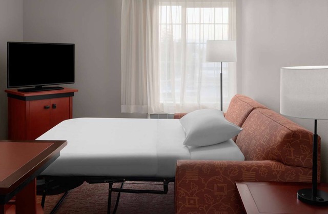 2 Welcoming Suites Near Westfield Galleria – Only a 5-Minute Drive Away