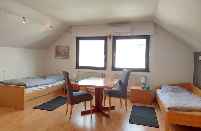 2 x 2 lits. pour 4 personnes, très proche d'Erlangen, Nuremberg, 3 km de l'A3, calme