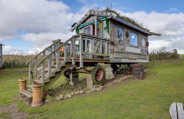 2 x Double Bed, Glamping Wagon in Dalby Forest