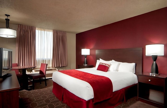 2 x Sedona River View King Smoking Room at Edgewater Casino Resort