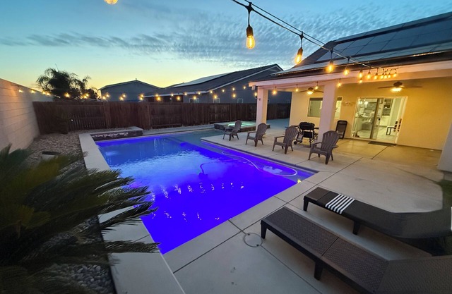 20 Beds Pool Spacious 5BR Home for Big Groups, Teams, or Crews