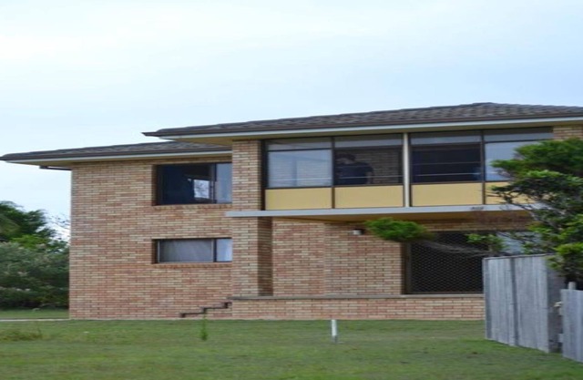 20 GREVILLIA - Minnie Water, NSW