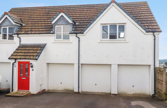 20 KEAY HEIGHTS, family friendly, with a garden in St Austell