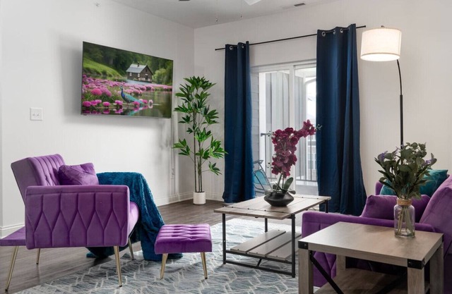 Purple Rain Spacious 2BR 2BA 2 King Beds Gym WFH