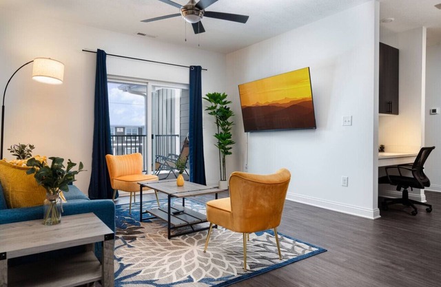 Sunrise Glow Spacious 2BR 2BA 2 King Beds Gym WFH