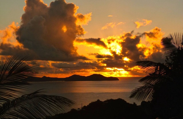 Voici le soleil: la vie insulaire avec le confort de la maison