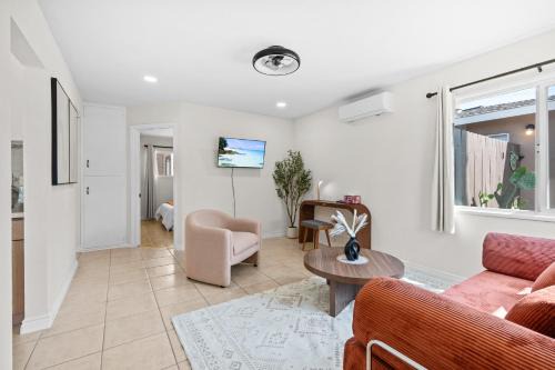 20 percent OFF Fully Furnished 2BR in Prime Tustin