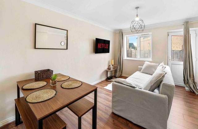 20 Percent Off Monthly Stay Business relocations-6bed