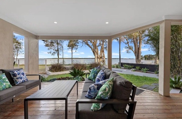 20 Steps to Heavenly Waterfront Paradise!