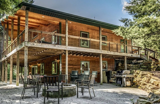 200 acres Double Bore Ranch - 6 chambres, 8 salles de bain Lodge, pour 18 personnes