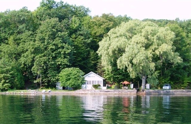 200 pieds d'accès au lac de niveau.
