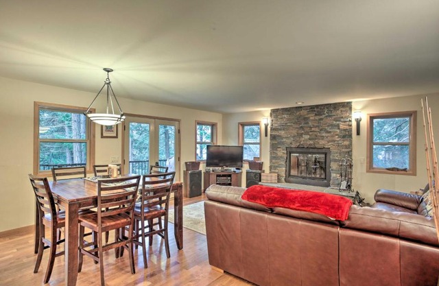 2000-Square-Foot Home Across from Lake Wenatchee!