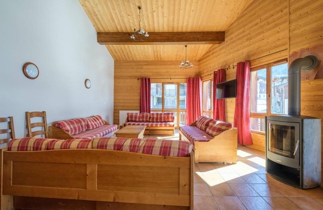 200m du centre station, piscine, sauna, hammam, balcon, cheminée ou poêle à bois, parking