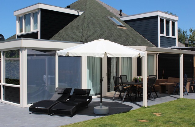 200m de la mer, maison 6 personnes avec sauna, piscine, tennis et aire de jeux