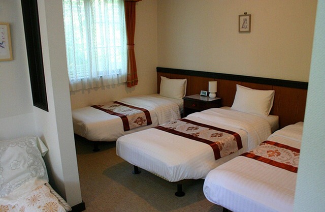 201 western style four bed roomYamanaka Lake View / Minamitsuru-gun Yamanashi
