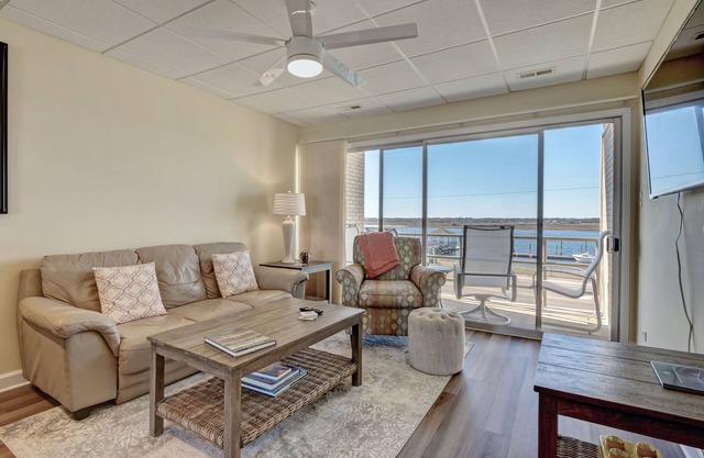 202 Banks Channel - Beautifully updated condo w/ sound front views. Sleeps 4.