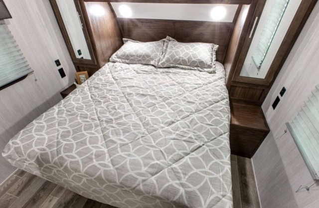 2020 Travel Trailer with 1 queen bedroom & a king or 2 twins & pool