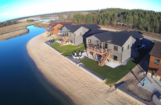 2025 Special! Private Beach; Garage Bar; Near WI Dells; King Beds, Massage Chair