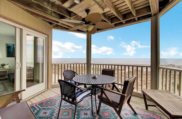 204 B Port O Call by Avantstay Beachfront Condo!
