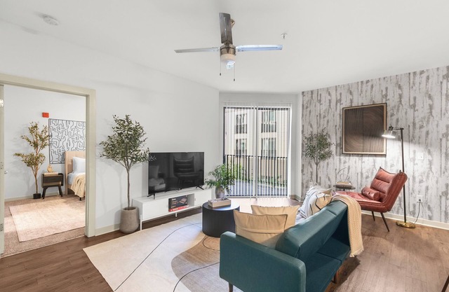 206 Beautiful 2BR Apt w/ POOL & GYM & Free Parking