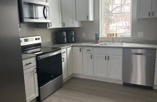 207 Brand new charming townhome that sleeps 8!