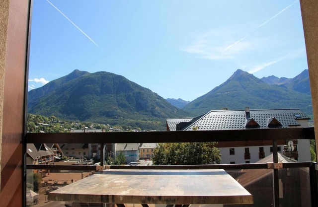 200m du centre station, 4ème étage, balcon, casier à ski, 30m², Serre Chevalier