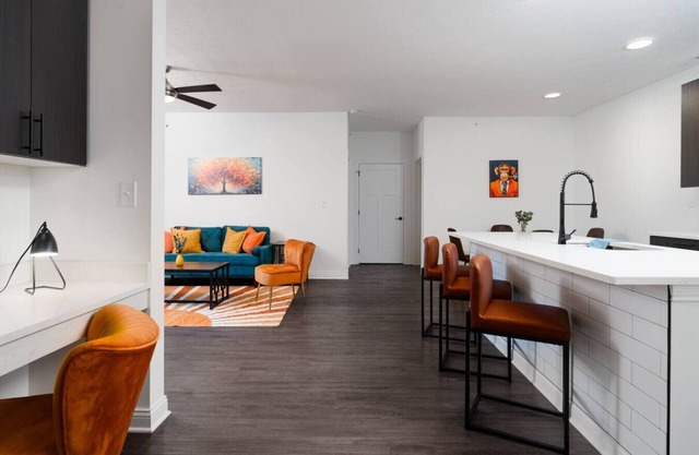 Radiant Vibes Spacious 2BR 2BA 2 King Beds Gym WFH