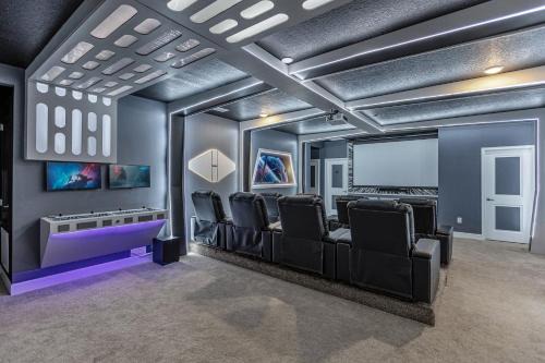 20PCT OFF - 41-Guest Capacity Mansion w TONS of Perks