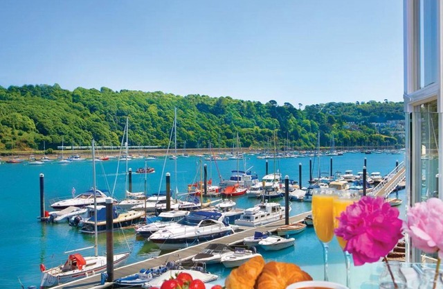 21 Dart Marina