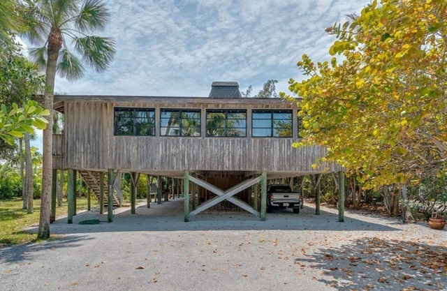 210 Wheeler - Awesome Home - 4 beds / 4 baths - 1 block from Gulf!