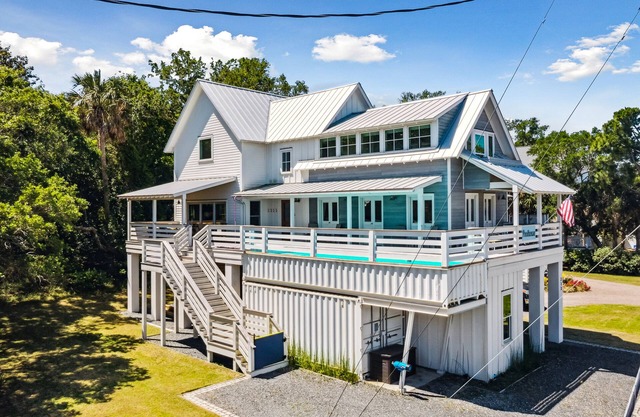 213 W Indian - The Pool House - Central Location - Awesome Outdoor Space