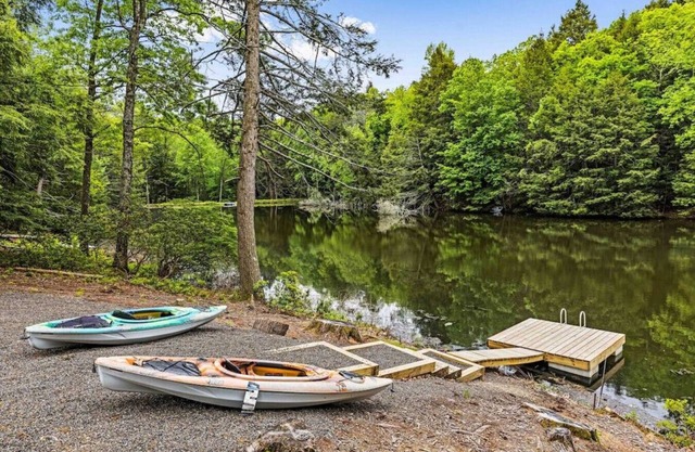 215 Coolidge · Leisure-Filled Lakehouse w/Hot Tub, GameRoom, Sauna & More